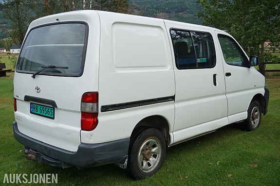 Toyota HiAce 5 of 30