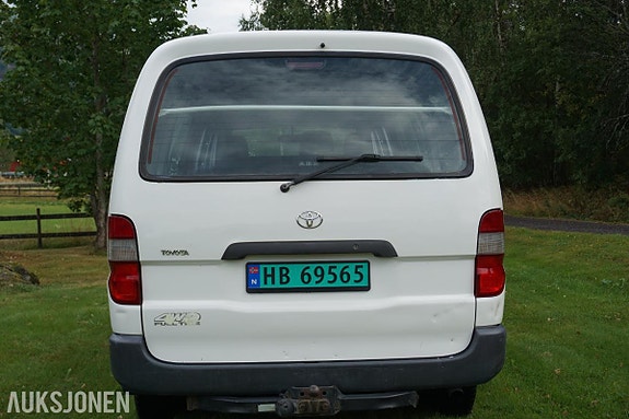 Toyota HiAce 6 of 30