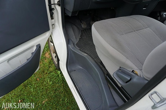 Toyota HiAce 10 of 30