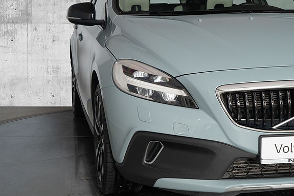 Volvo V40 Cross Country 4 of 30