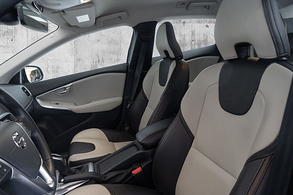 Volvo V40 Cross Country 18 of 30