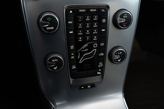 Volvo V40 Cross Country 24 of 30