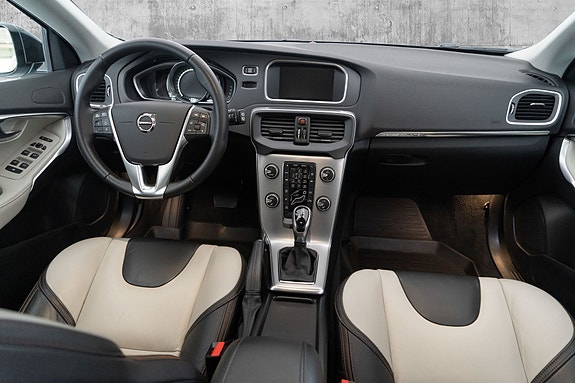 Volvo V40 Cross Country 28 of 30