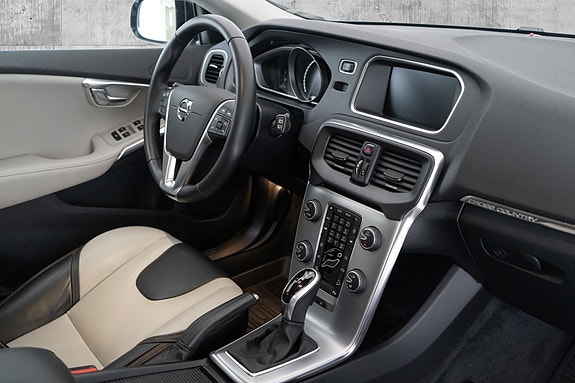 Volvo V40 Cross Country 27 of 30