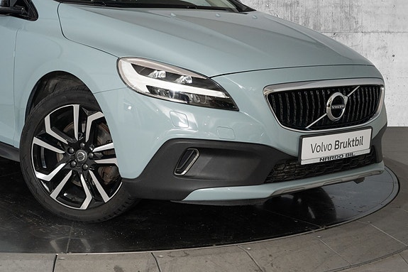 Volvo V40 Cross Country 2 of 30