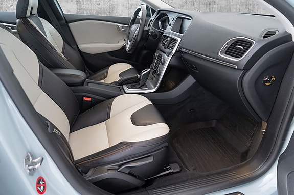 Volvo V40 Cross Country 26 of 30