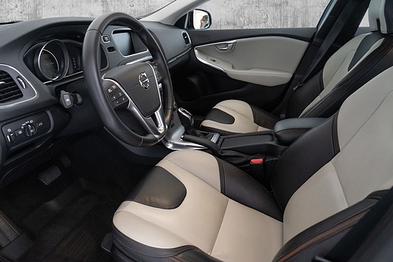 Volvo V40 Cross Country 16 of 30