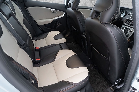 Volvo V40 Cross Country 29 of 30