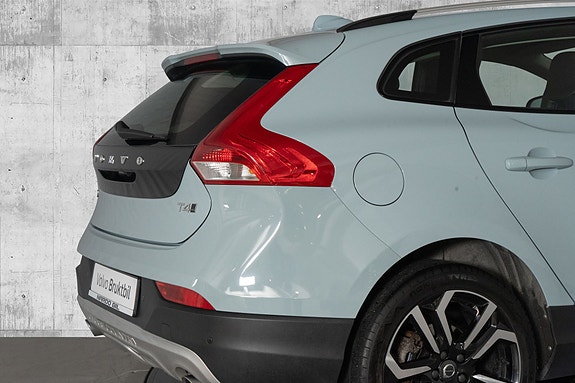 Volvo V40 Cross Country 14 of 30
