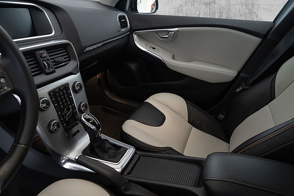 Volvo V40 Cross Country 17 of 30