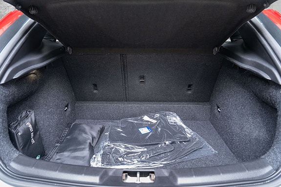 Volvo V40 Cross Country 30 of 30