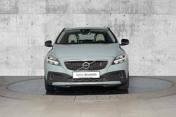 Volvo V40 Cross Country 3 of 30
