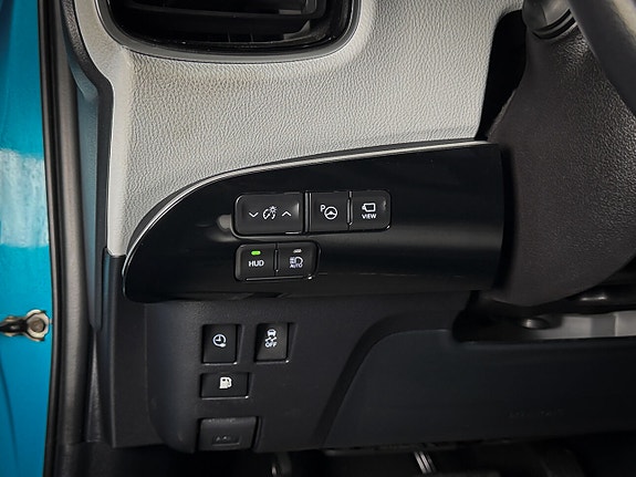 Toyota Prius Plug-in Hybrid 5 of 21