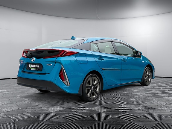 Toyota Prius Plug-in Hybrid 12 of 21