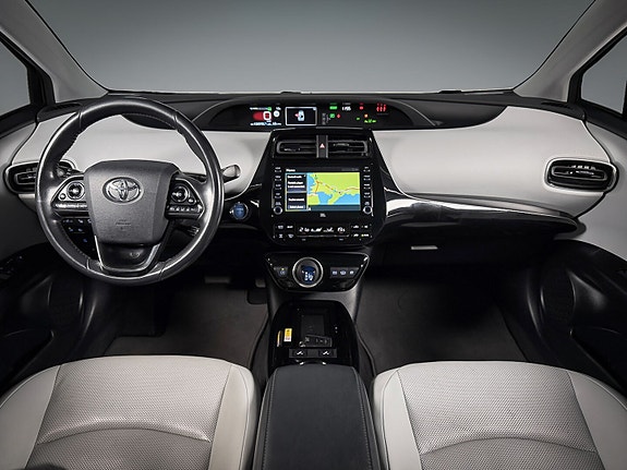 Toyota Prius Plug-in Hybrid 15 of 21