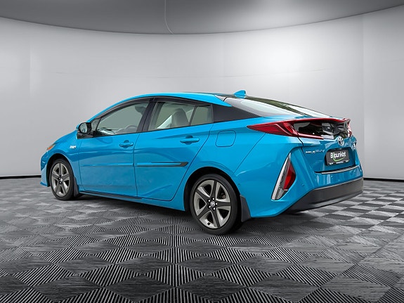 Toyota Prius Plug-in Hybrid 8 of 21