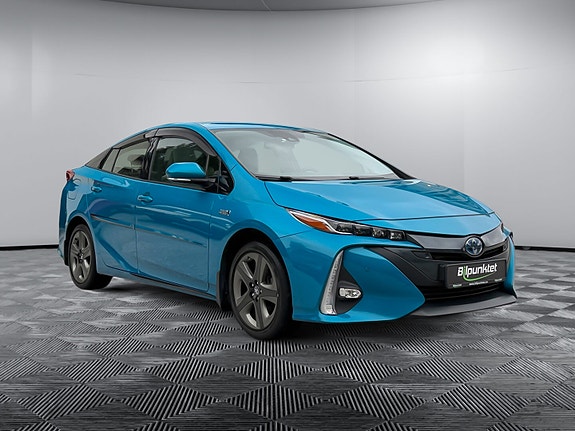 Toyota Prius Plug-in Hybrid 19 of 21