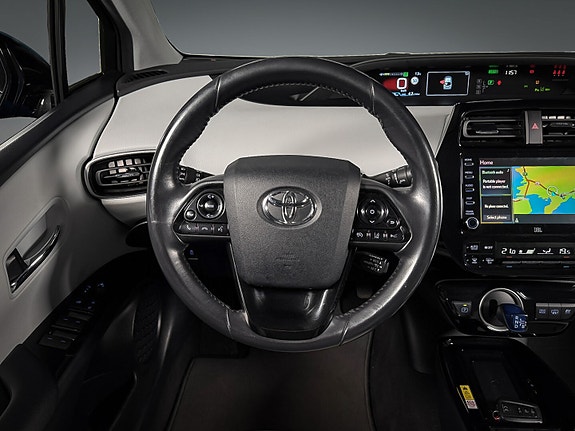 Toyota Prius Plug-in Hybrid 16 of 21