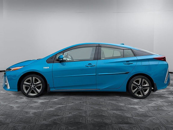 Toyota Prius Plug-in Hybrid 2 of 21