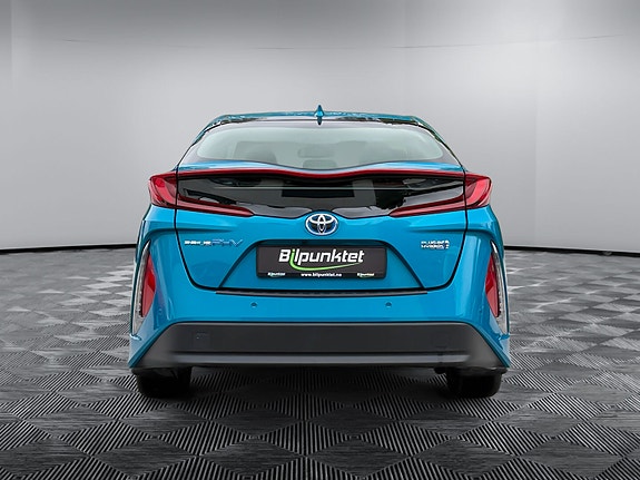 Toyota Prius Plug-in Hybrid 9 of 21