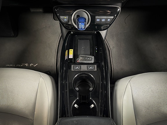 Toyota Prius Plug-in Hybrid 18 of 21