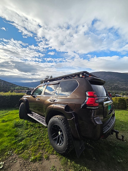 Toyota Land Cruiser 10 of 24
