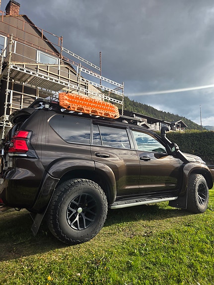 Toyota Land Cruiser 7 of 24