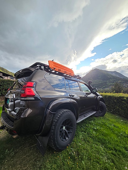 Toyota Land Cruiser 11 of 24