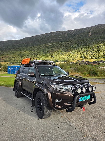 Toyota Land Cruiser 3 of 24