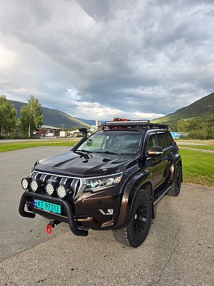 Toyota Land Cruiser 2 of 24
