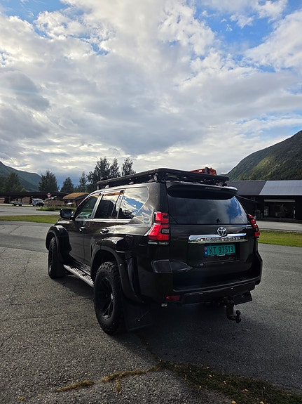 Toyota Land Cruiser 5 of 24