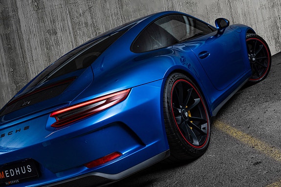 Porsche 911 GT3 4 of 30