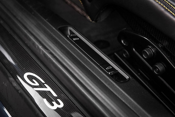Porsche 911 GT3 29 of 30