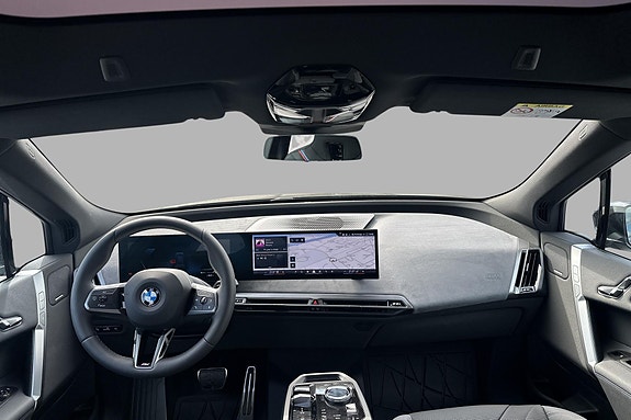 BMW iX 10 of 30