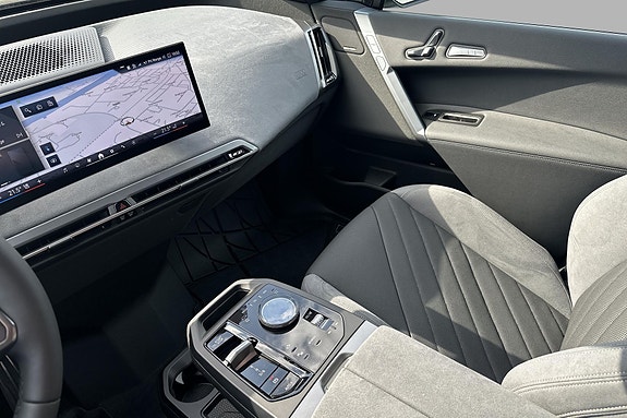 BMW iX 15 of 30