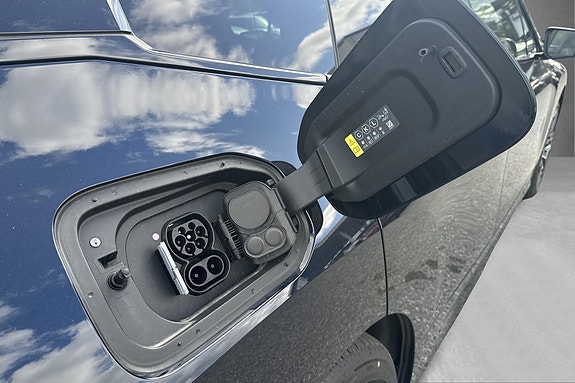 BMW iX 9 of 30