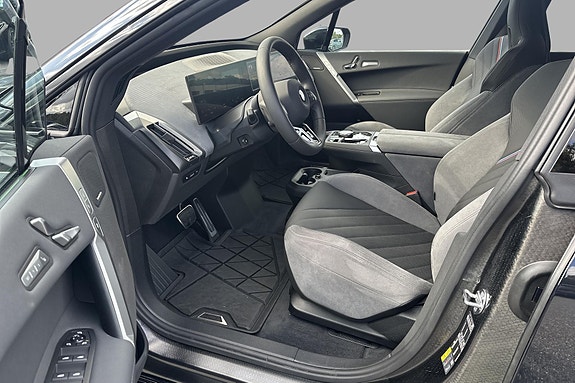 BMW iX 11 of 30