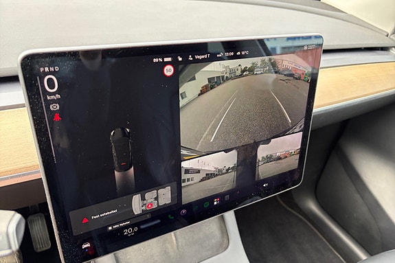 Tesla Model Y 16 of 17