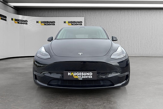 Tesla Model Y 5 of 17