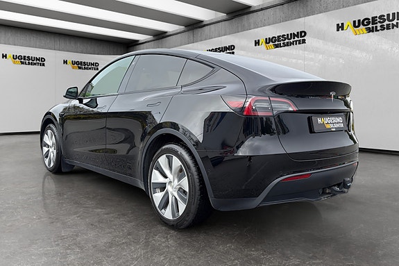 Tesla Model Y 3 of 17