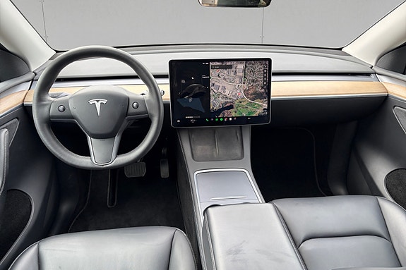 Tesla Model Y 11 of 17