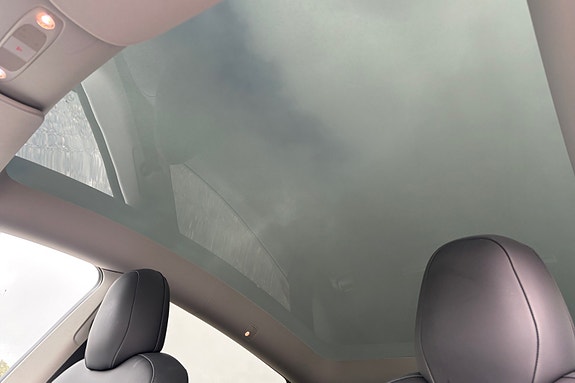 Tesla Model Y 15 of 17