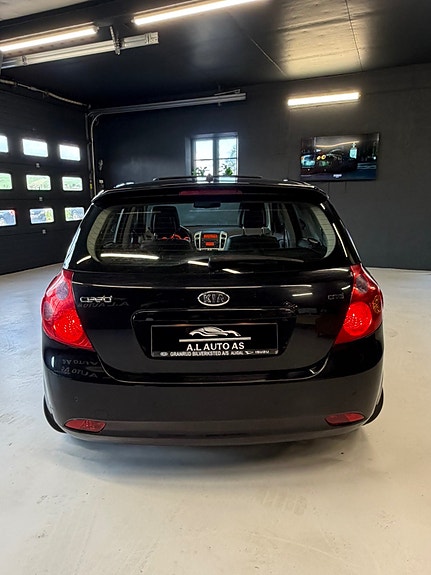 Kia Ceed 8 of 30
