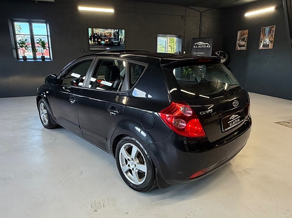 Kia Ceed 10 of 30