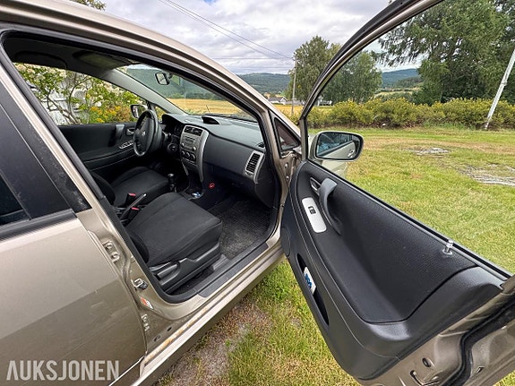 Suzuki Liana 28 of 30