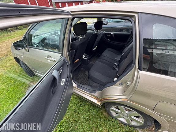 Suzuki Liana 29 of 30