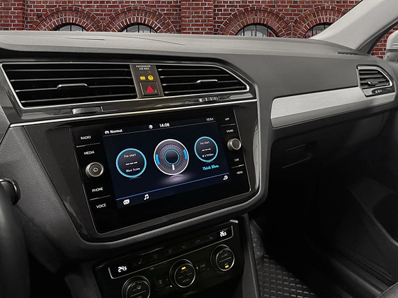 Volkswagen Tiguan 17 of 25