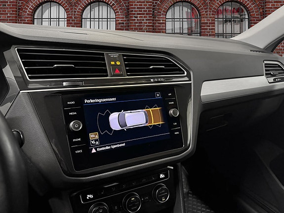 Volkswagen Tiguan 18 of 25