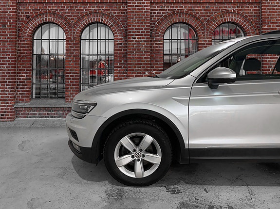 Volkswagen Tiguan 3 of 25
