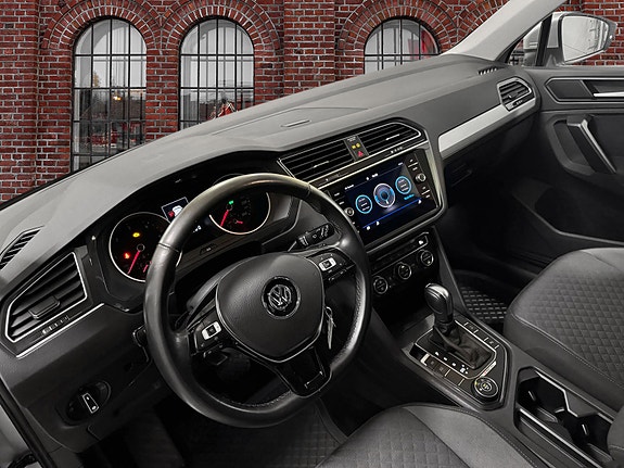 Volkswagen Tiguan 14 of 25